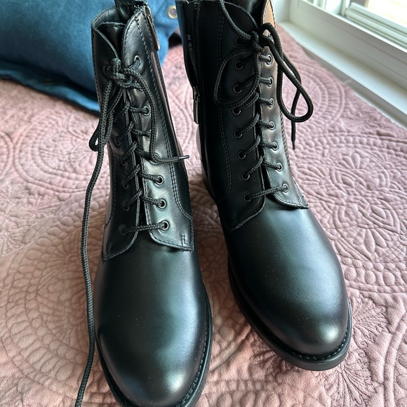 Brand new black la canadienne combat boots - Picture 3 of 4
